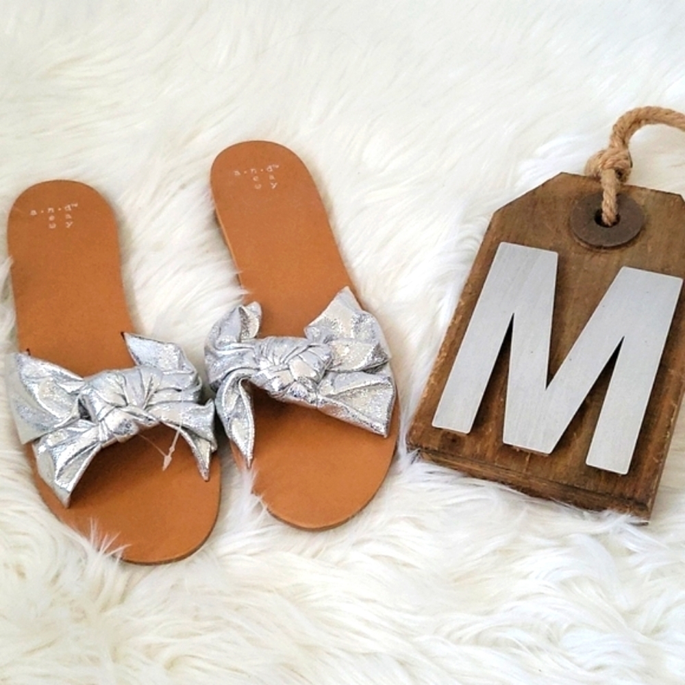 a new day Nelora silver knot slip on sandals NWT
